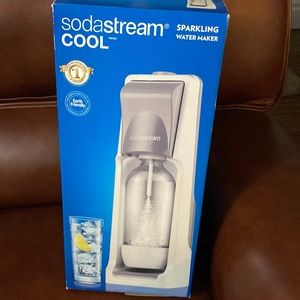 NEW Soda Stream COOL Sparkling Water Maker New in Box